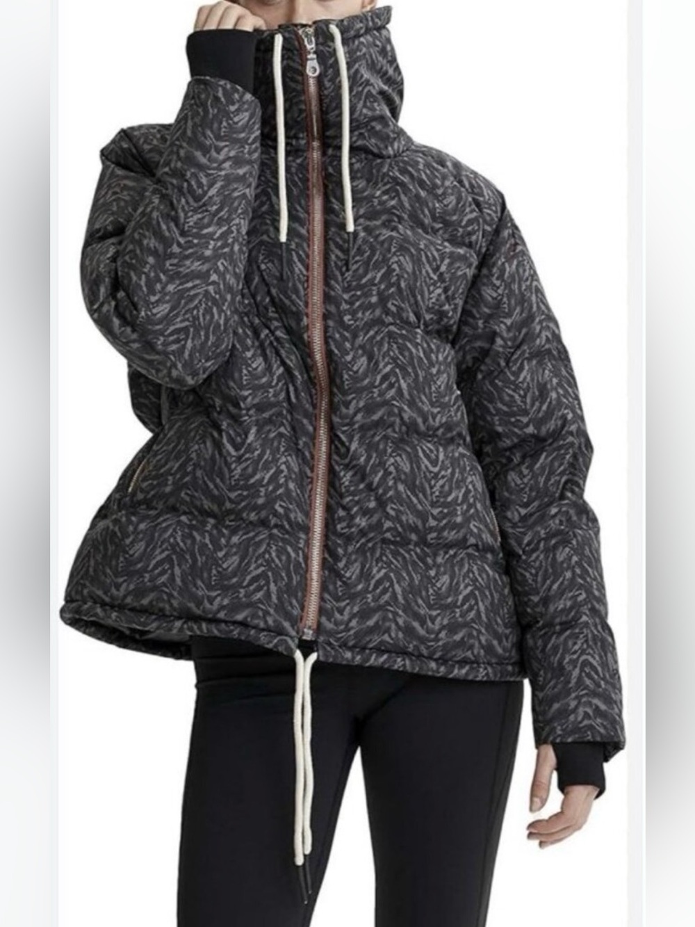 Varley Women’s Granville Puffer Jacket Dark Mono Zebra Pattern Size Small - Picture 3 of 11